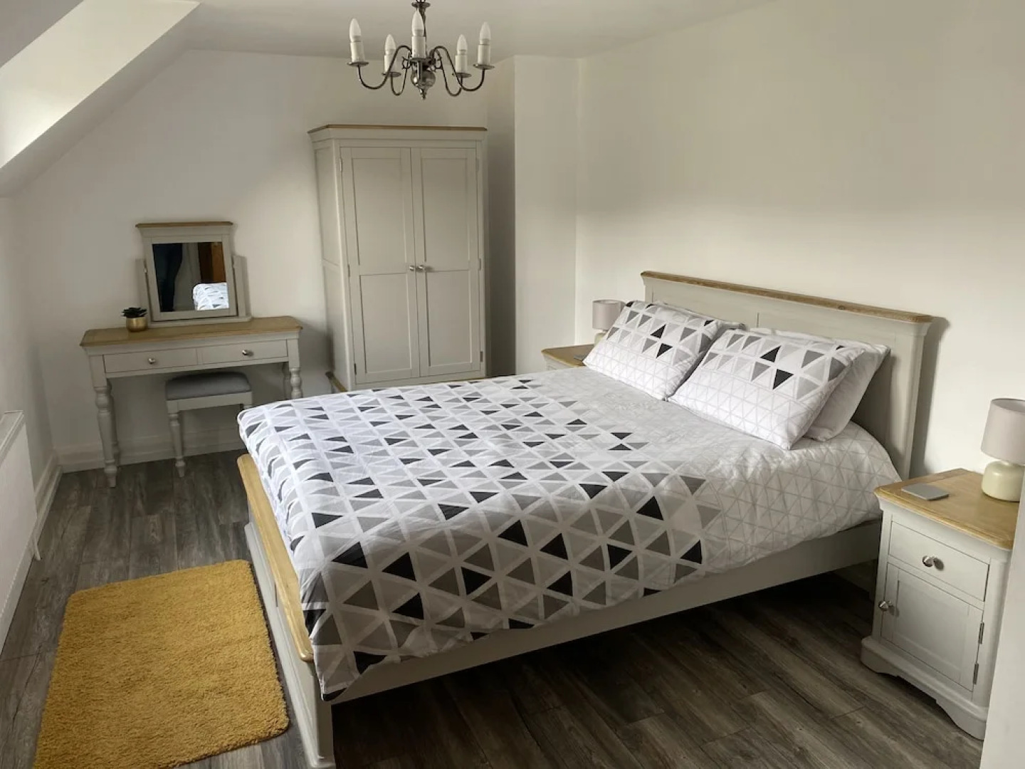 Rostrevor Valley Holiday Park- En-suite Rooms with Hot tub and Private Car Service