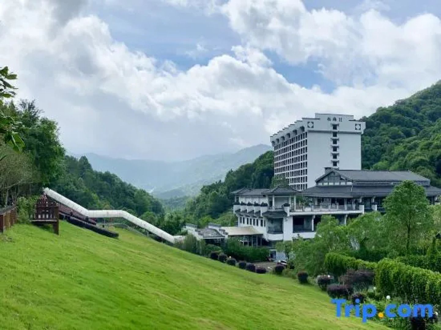 Xinfeng Utop Spring Primeval Forest Resorts