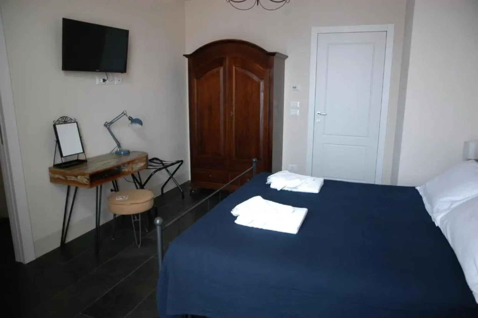 Castello D'Alcontres B&B