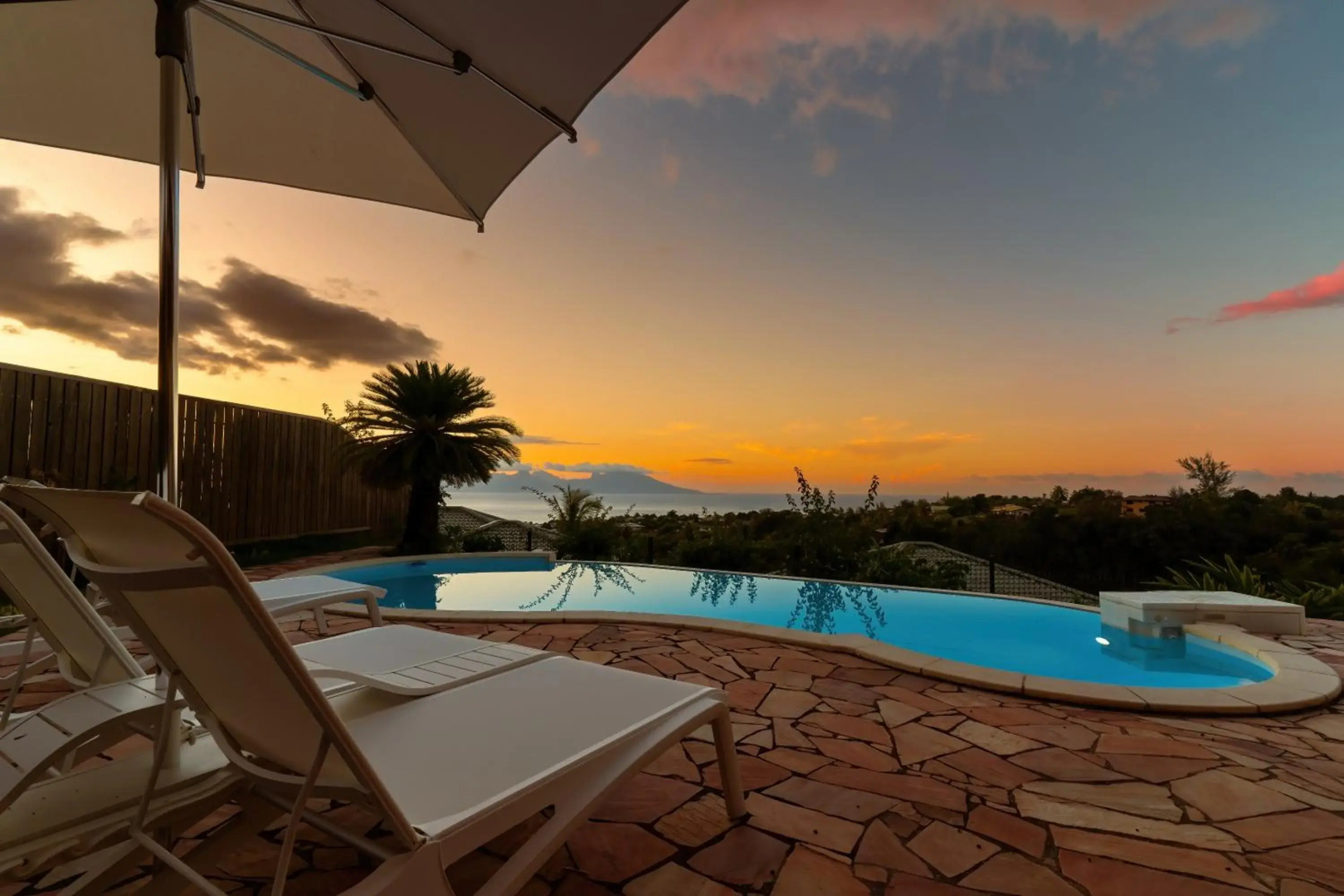 Magnificent 5 Br Villa with pool: amazing views