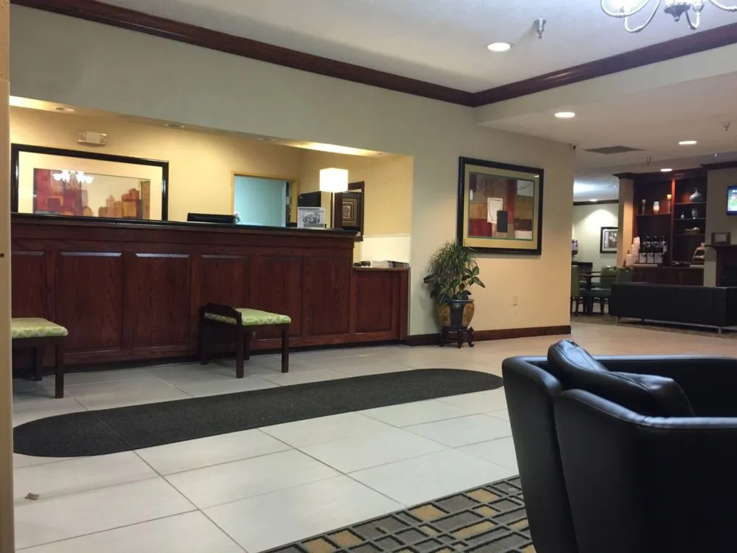 Days Inn & Suites South Boston