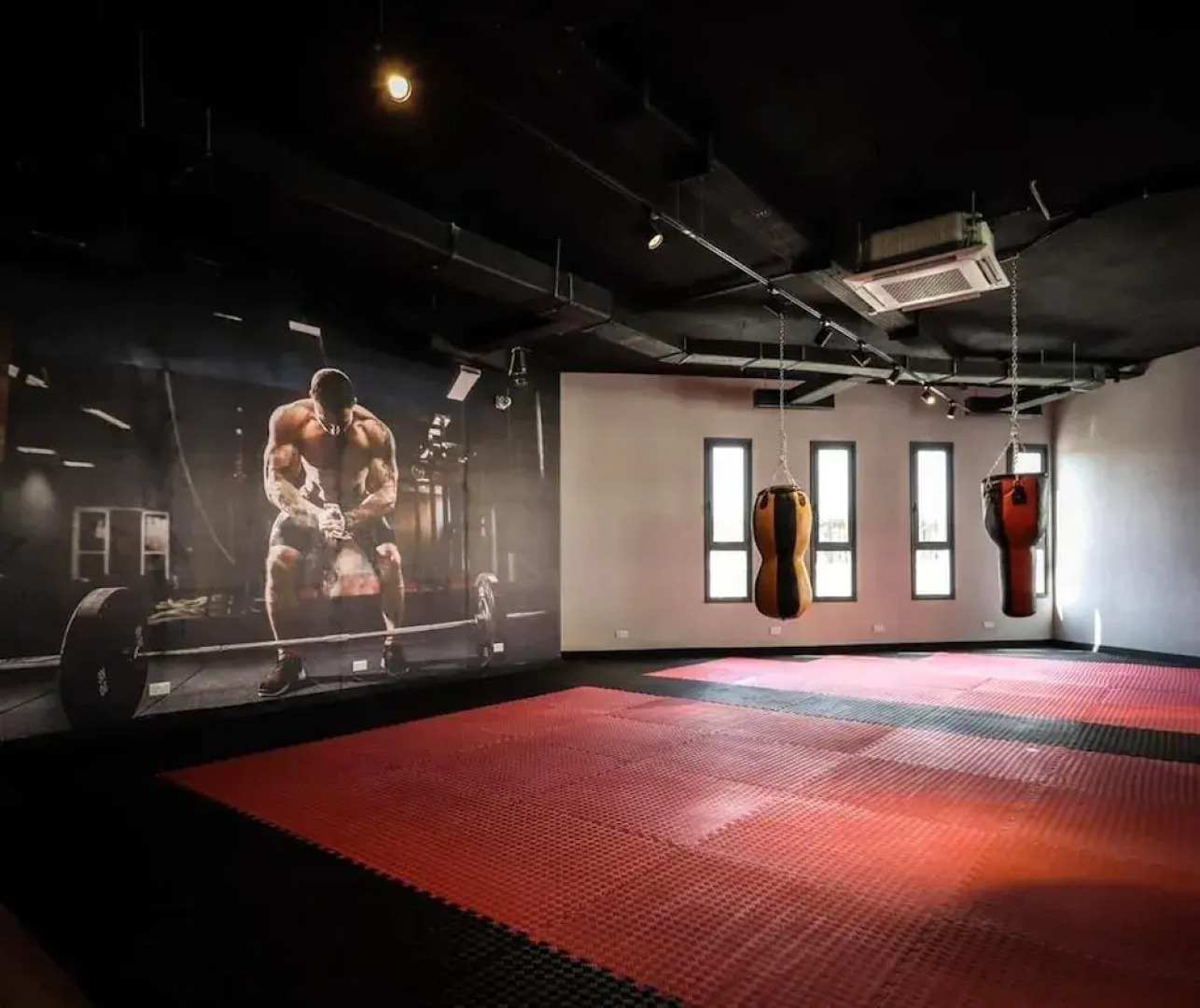 Helena Pool Apartments