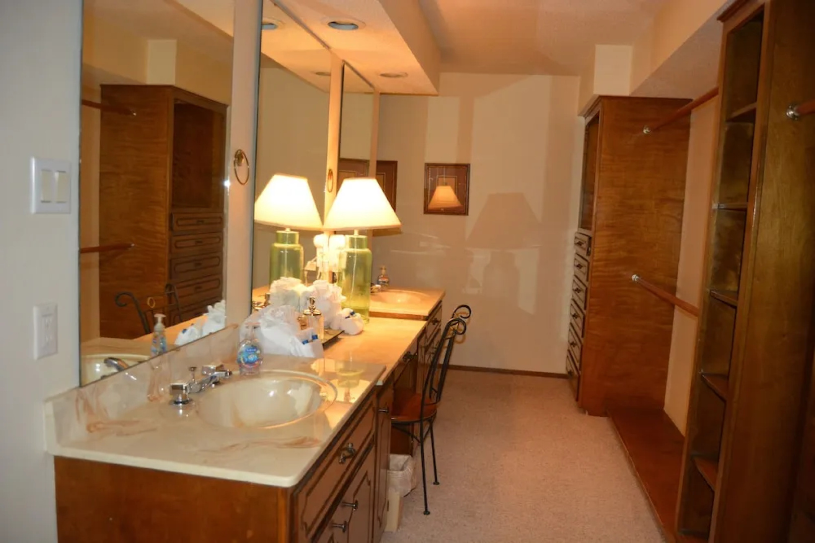 Forest view, log-sided two bedroom, two bath condo on Lake Ouachita. by RedAwning