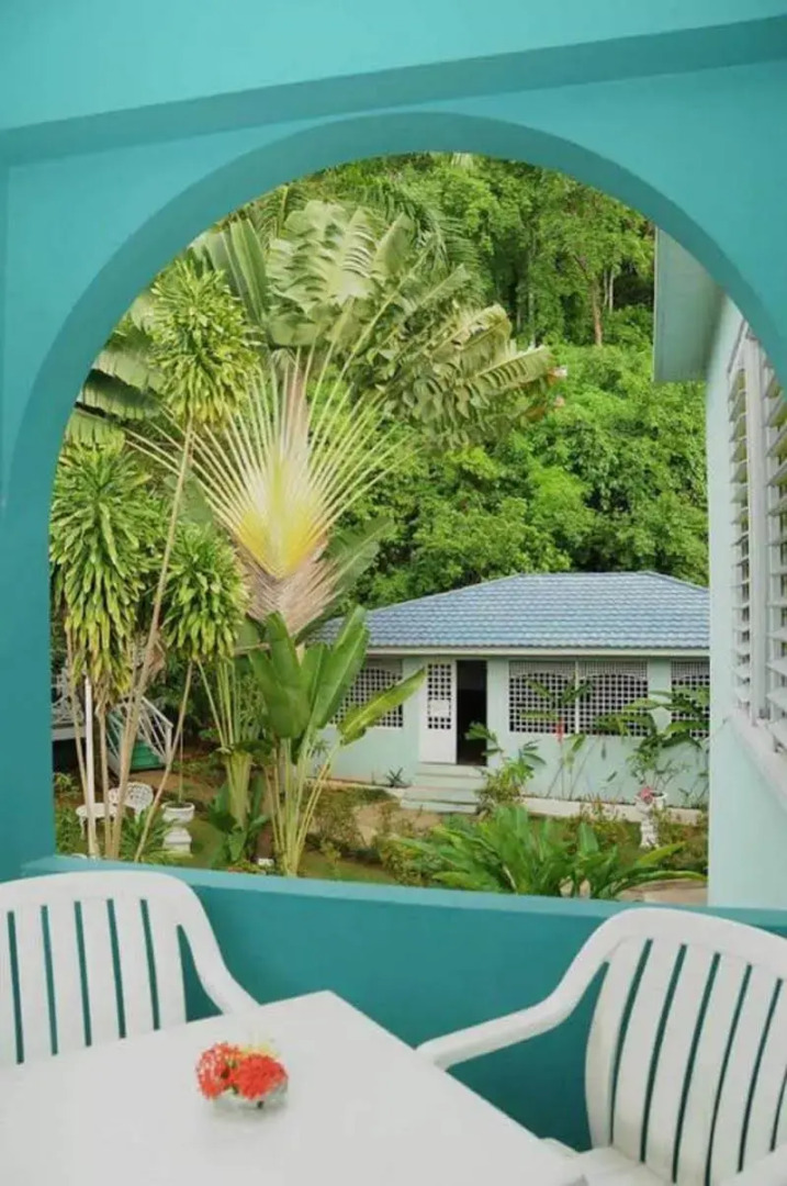 Doctors Cave Beach Hotel