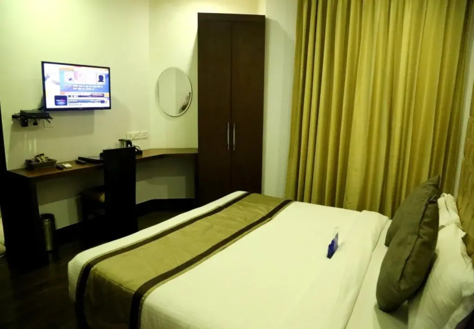 OYO Premium Ladowali Road