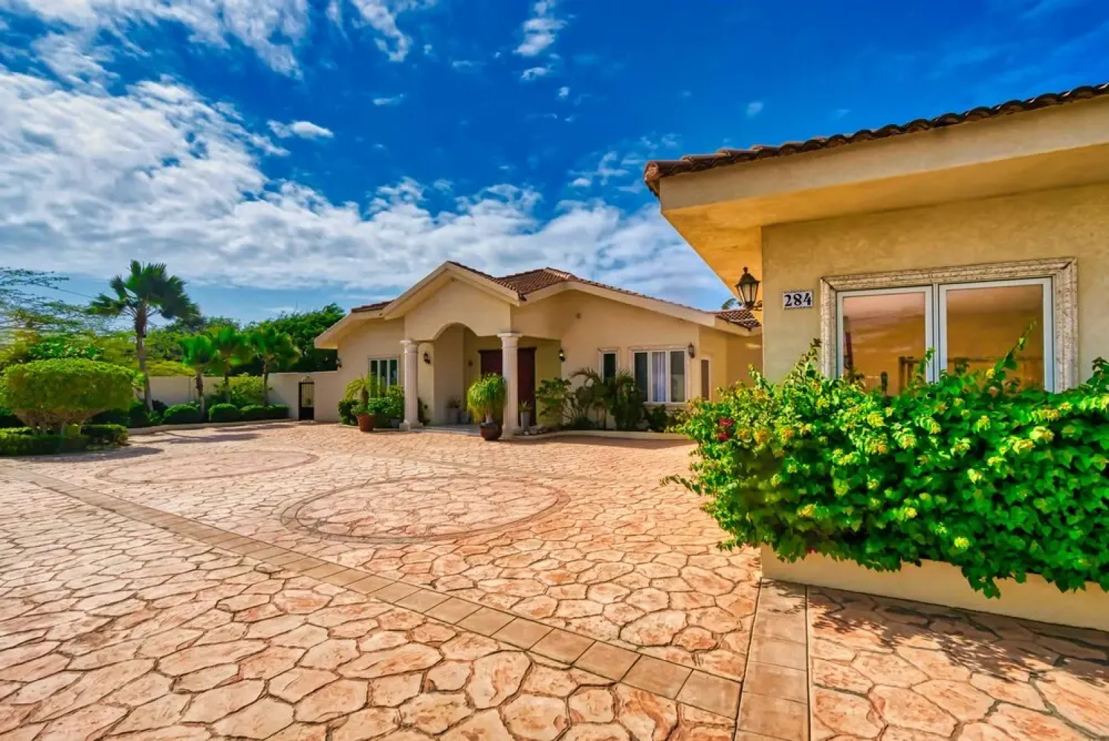 Private Beach Ocean Front Boat Dock Tiki Bar