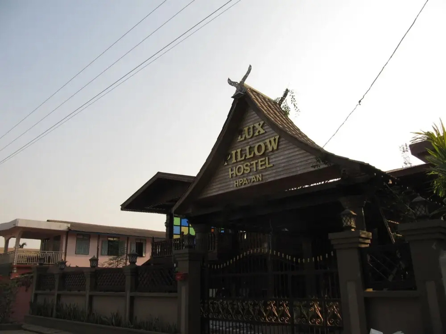 Lux Pillow Hostel Hpa An