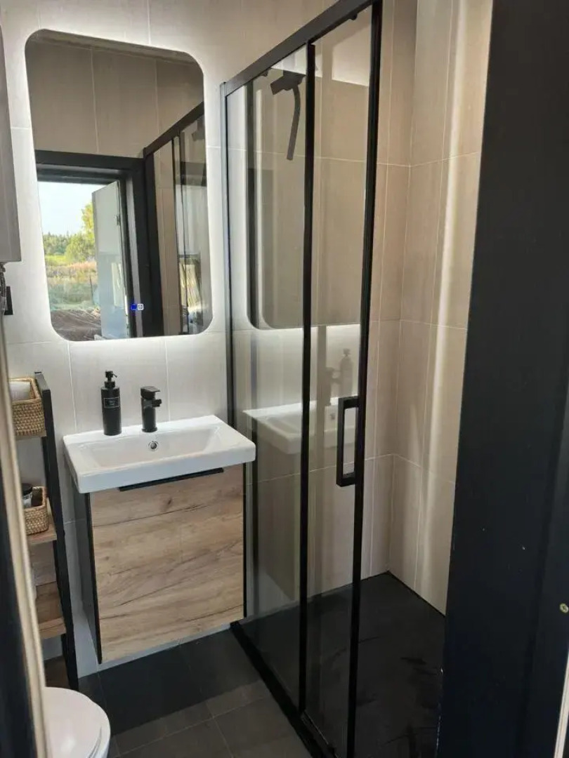 Домик у озера