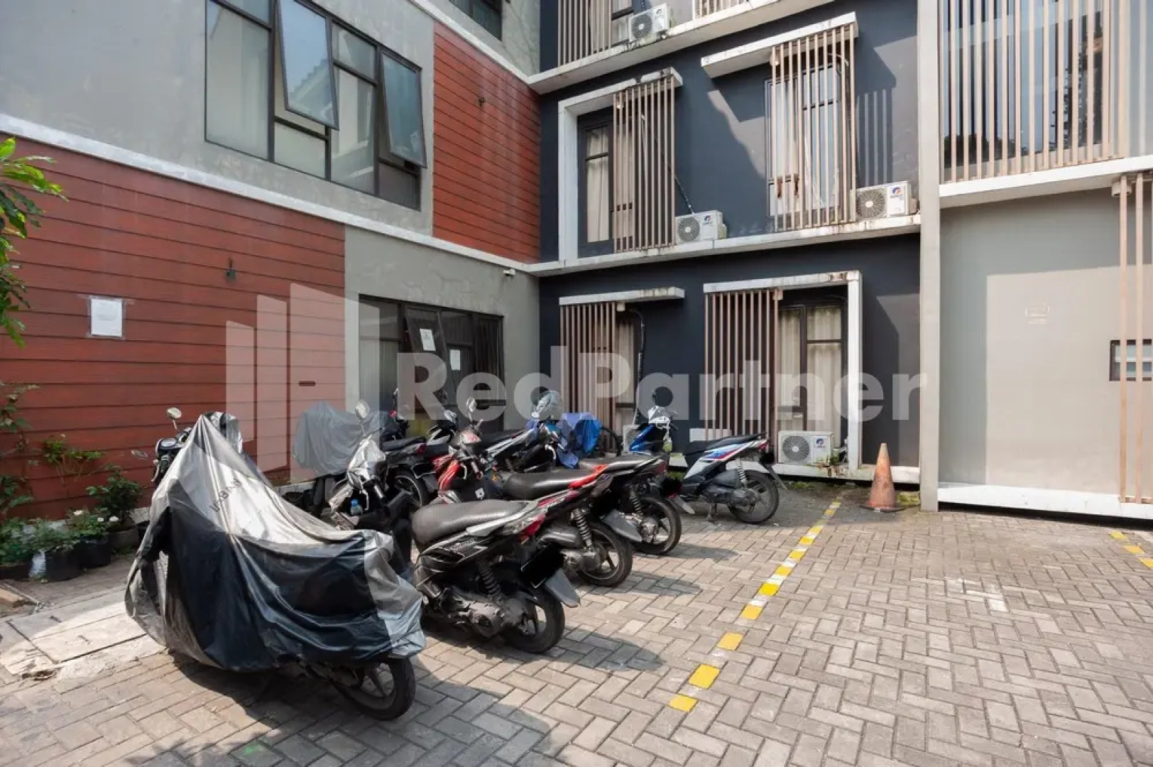 Urbanview Syariah Caseira Citra Raya