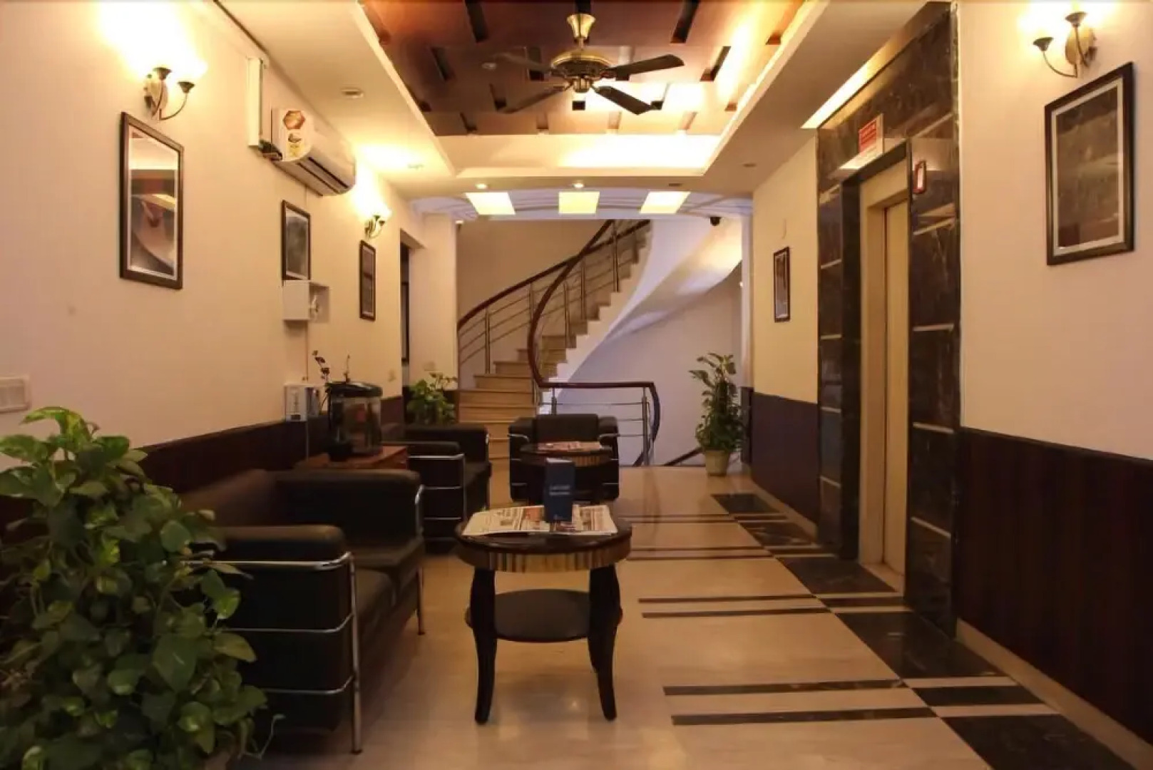 First Star HUDA Metro by FabHotel