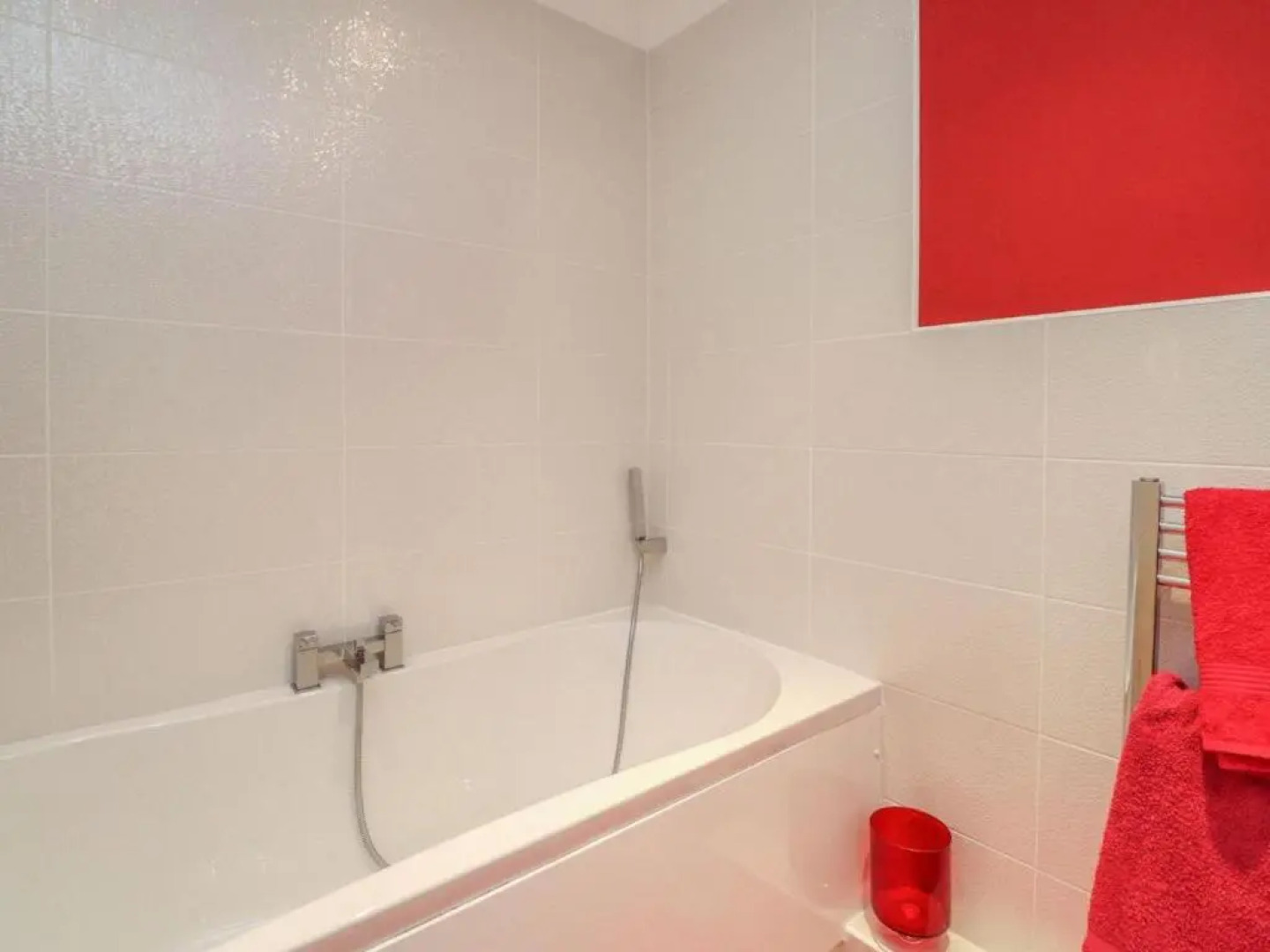 Beachfront House With Stunning sea Views and Jacuzzi Bathtub