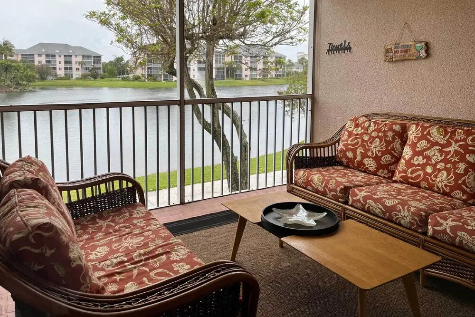 Jupiter Bay Condo w/ Pool < Half Mile to Beach!