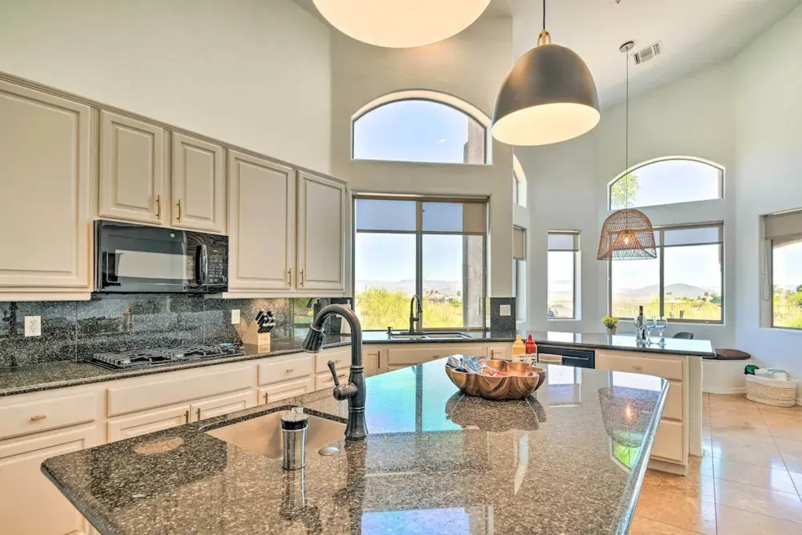Pool, Spa & Putting Green: Fountain Hills Home!