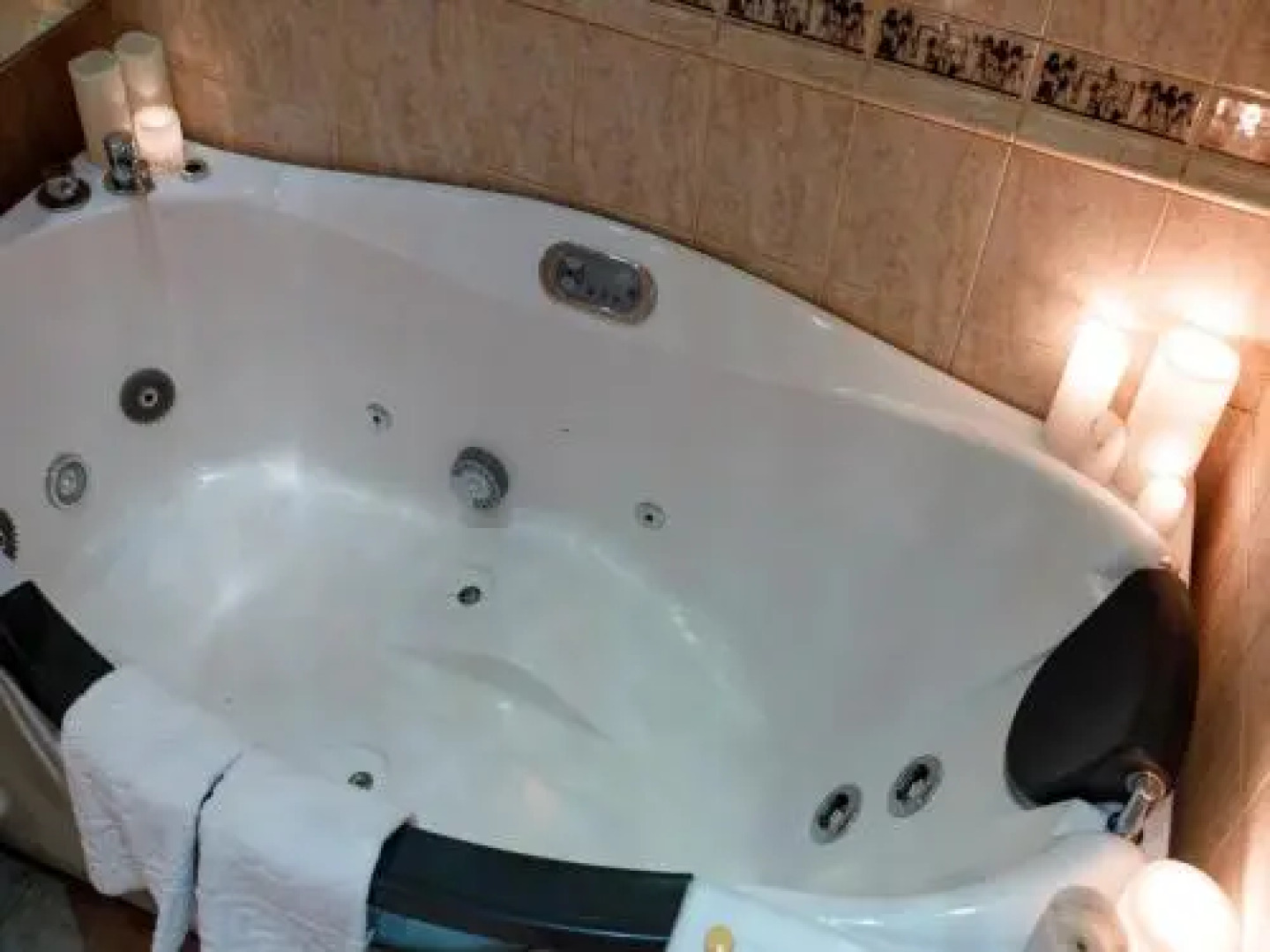 Studio Suite near Lake with Jacuzzi