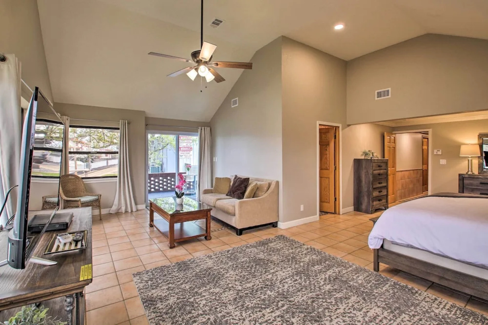 Lakefront Gem w/ Docks in Hot Springs!