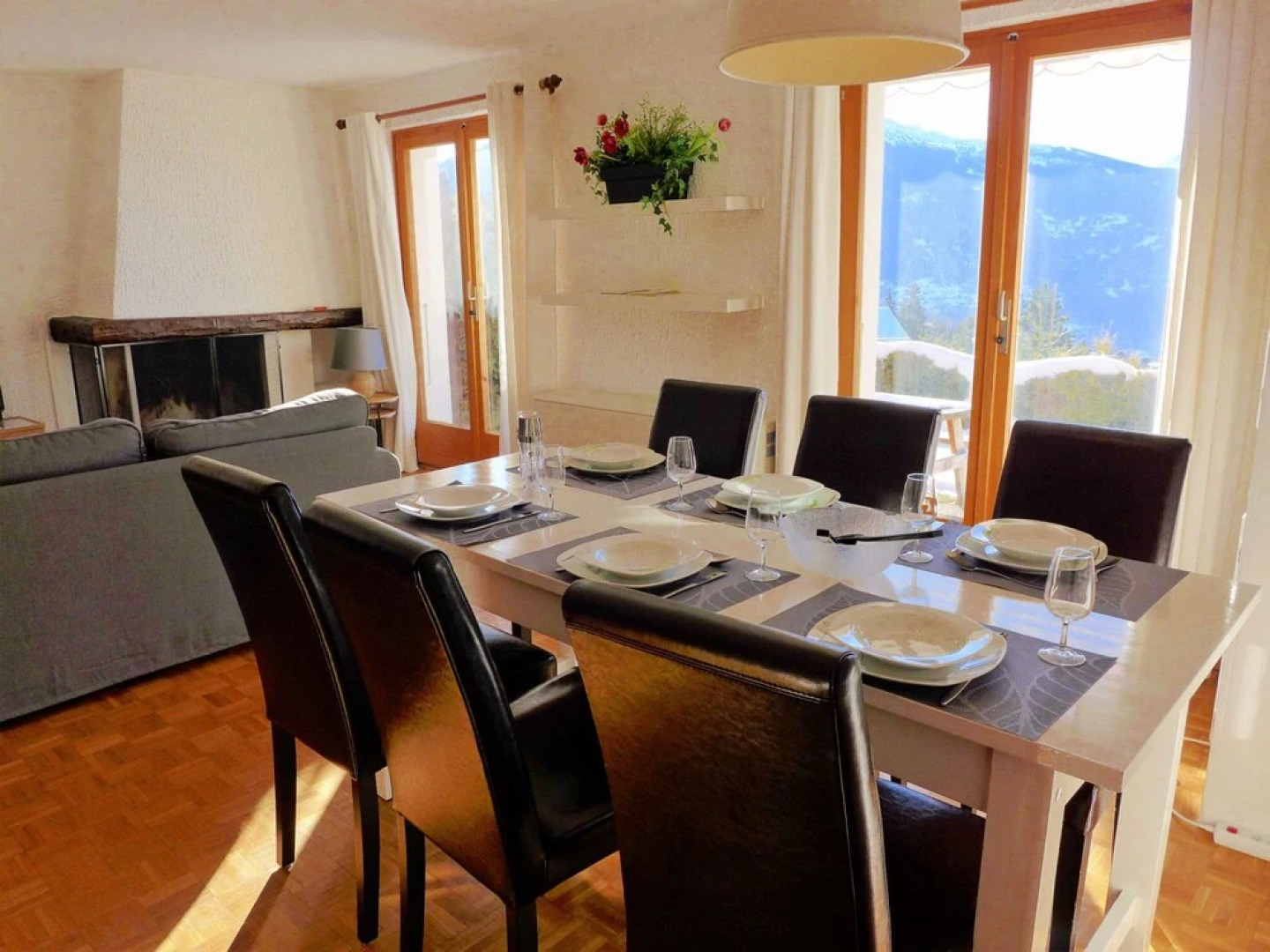 La D l ge Lens in Lens