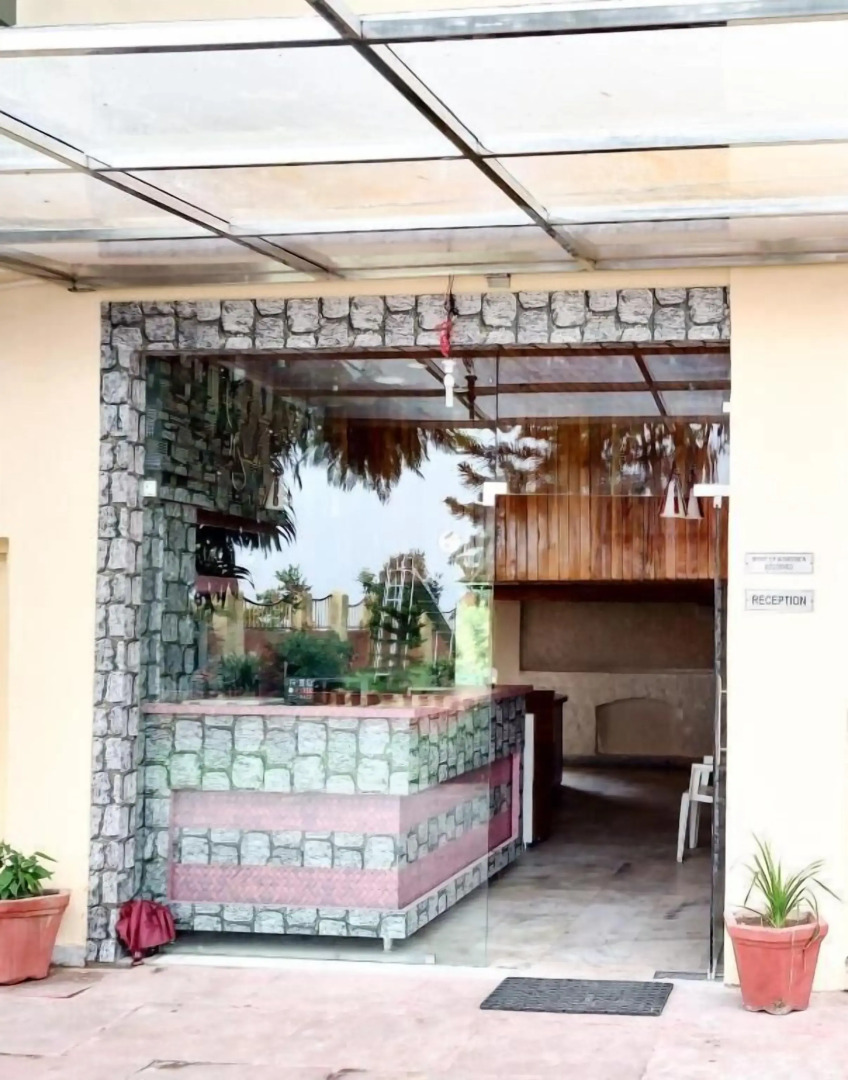 Pops Hotel and Restaurant