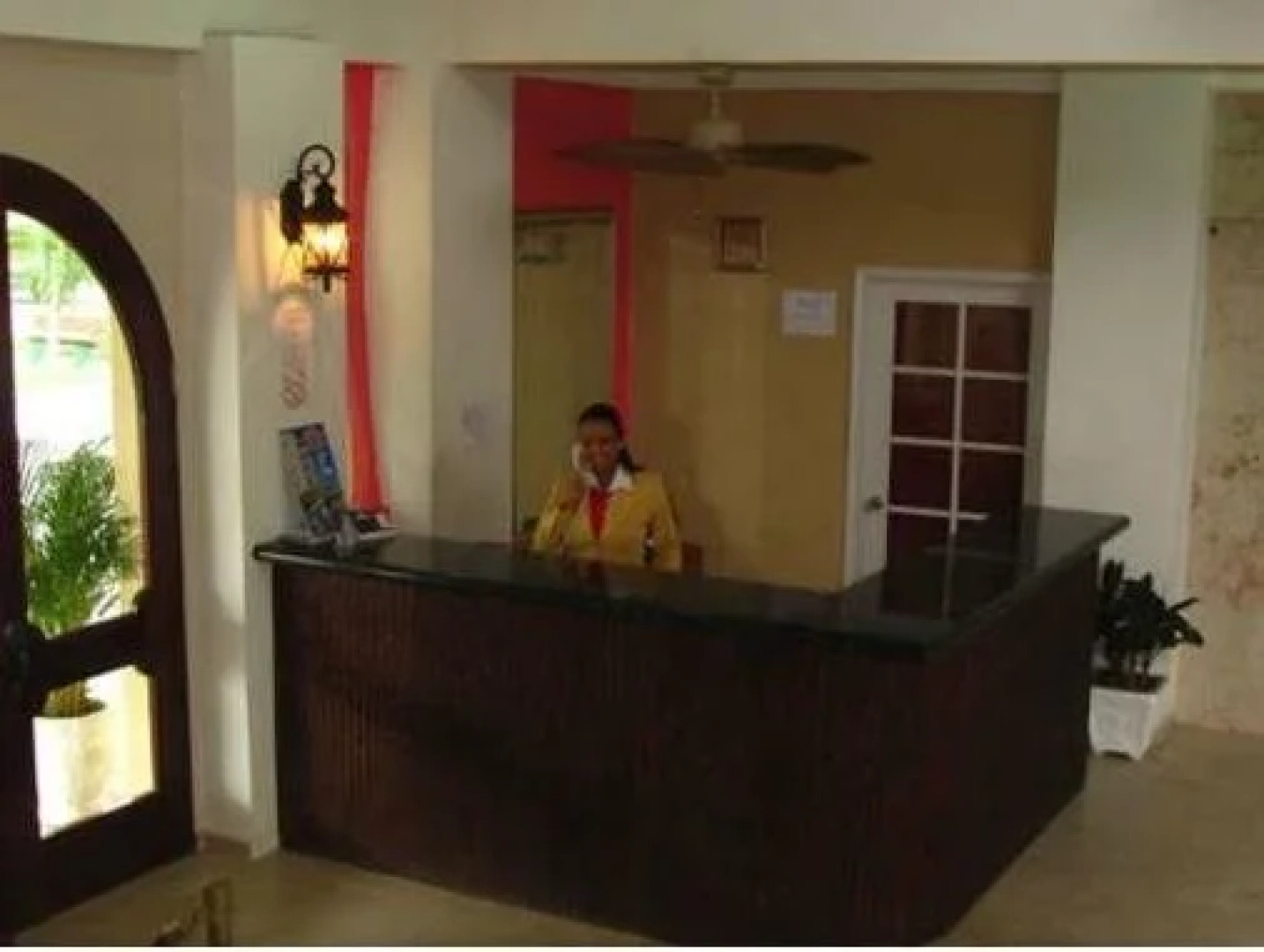 Art-Deco Beach Hotel