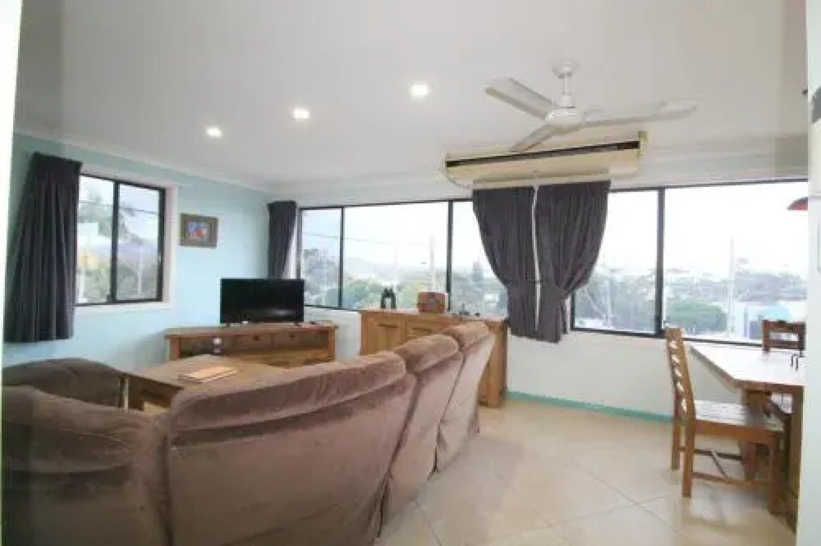 Bombora, 3/4 East Street