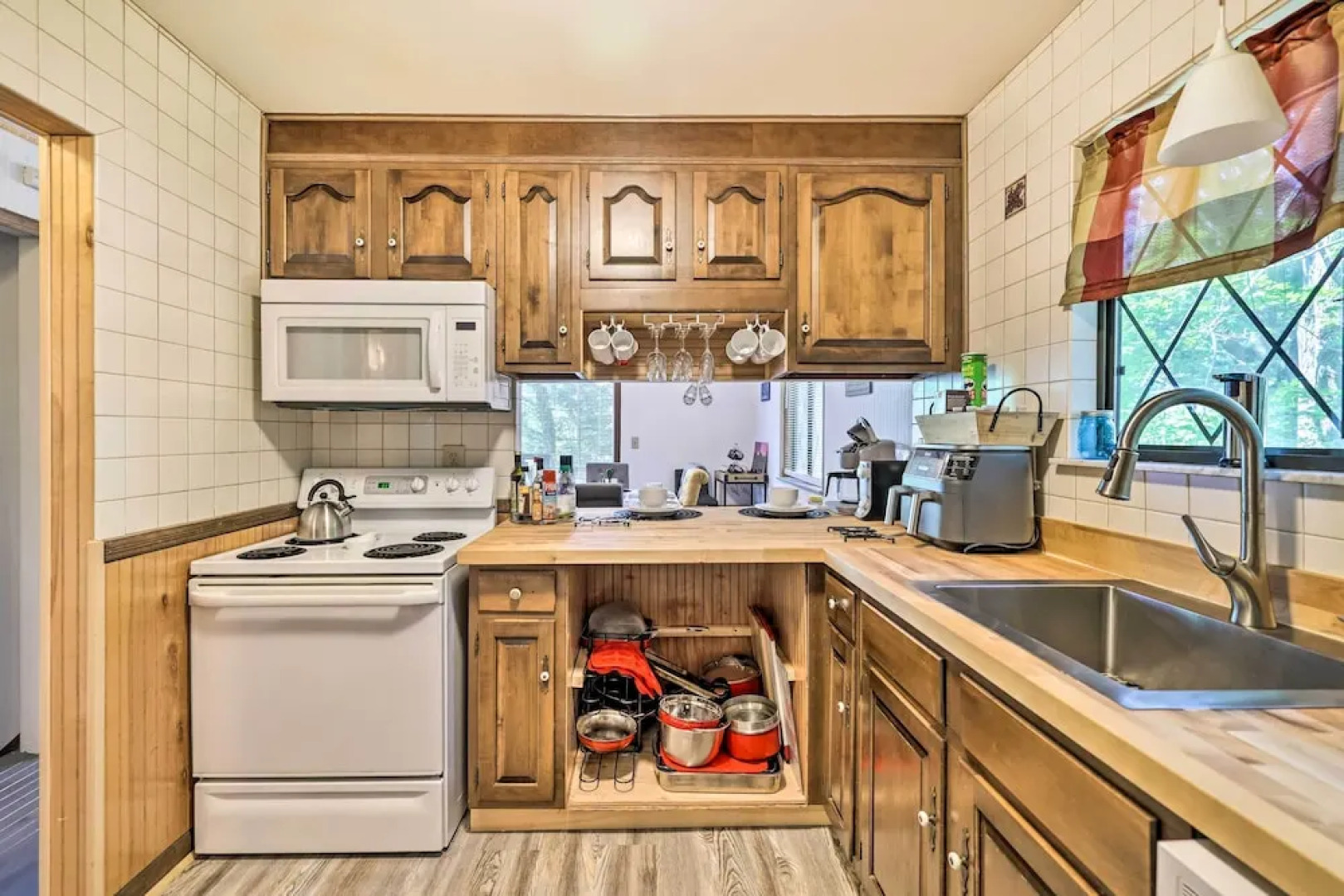 Walk to Lake: Game Room Getaway in Pocono Summit!