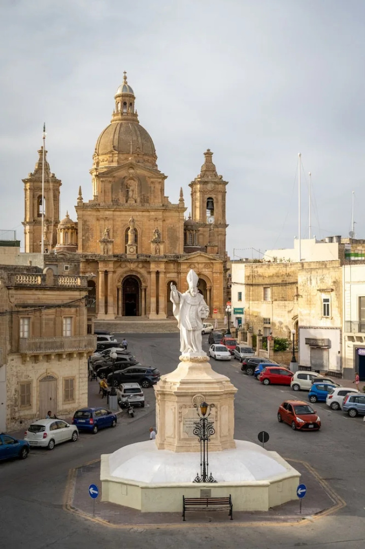 Room in Guest Room - "the 10 Square" - A Townhouse Situated in the Heart of Siggiewi Village Square