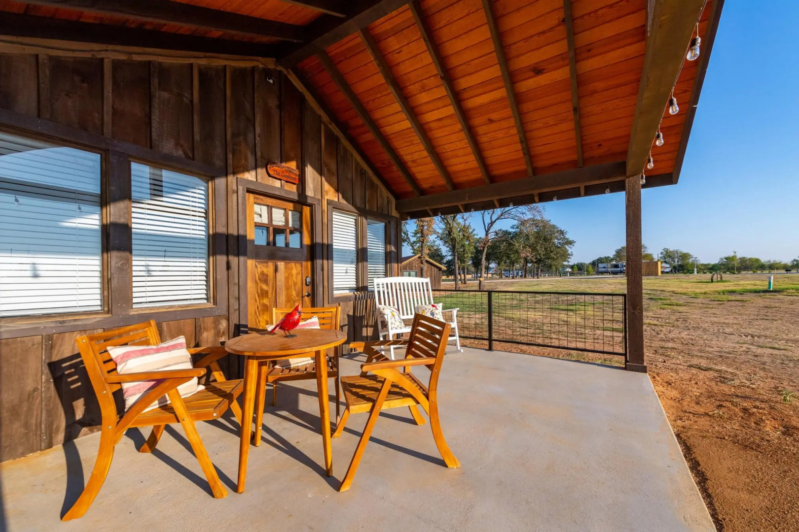 The Cardinal Cabin 15MIN to Magnolia & Baylor