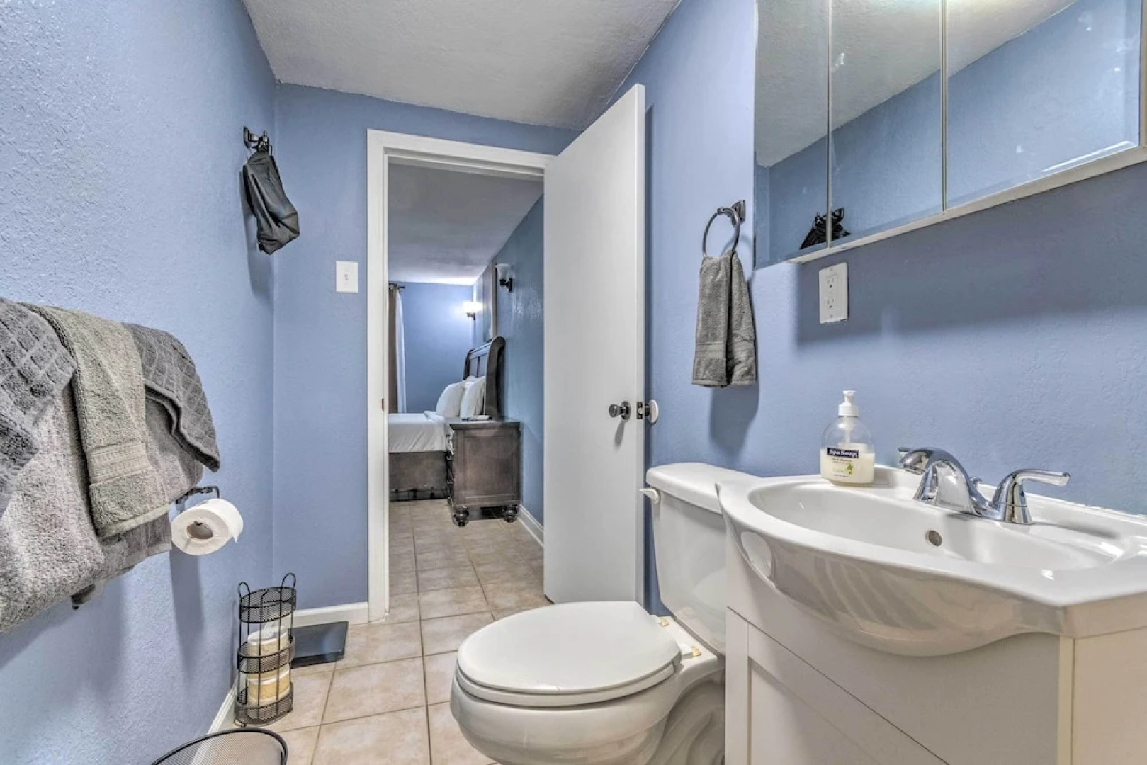 Lake Hamilton Couple's Retreat: Boat Dock + Ramp!