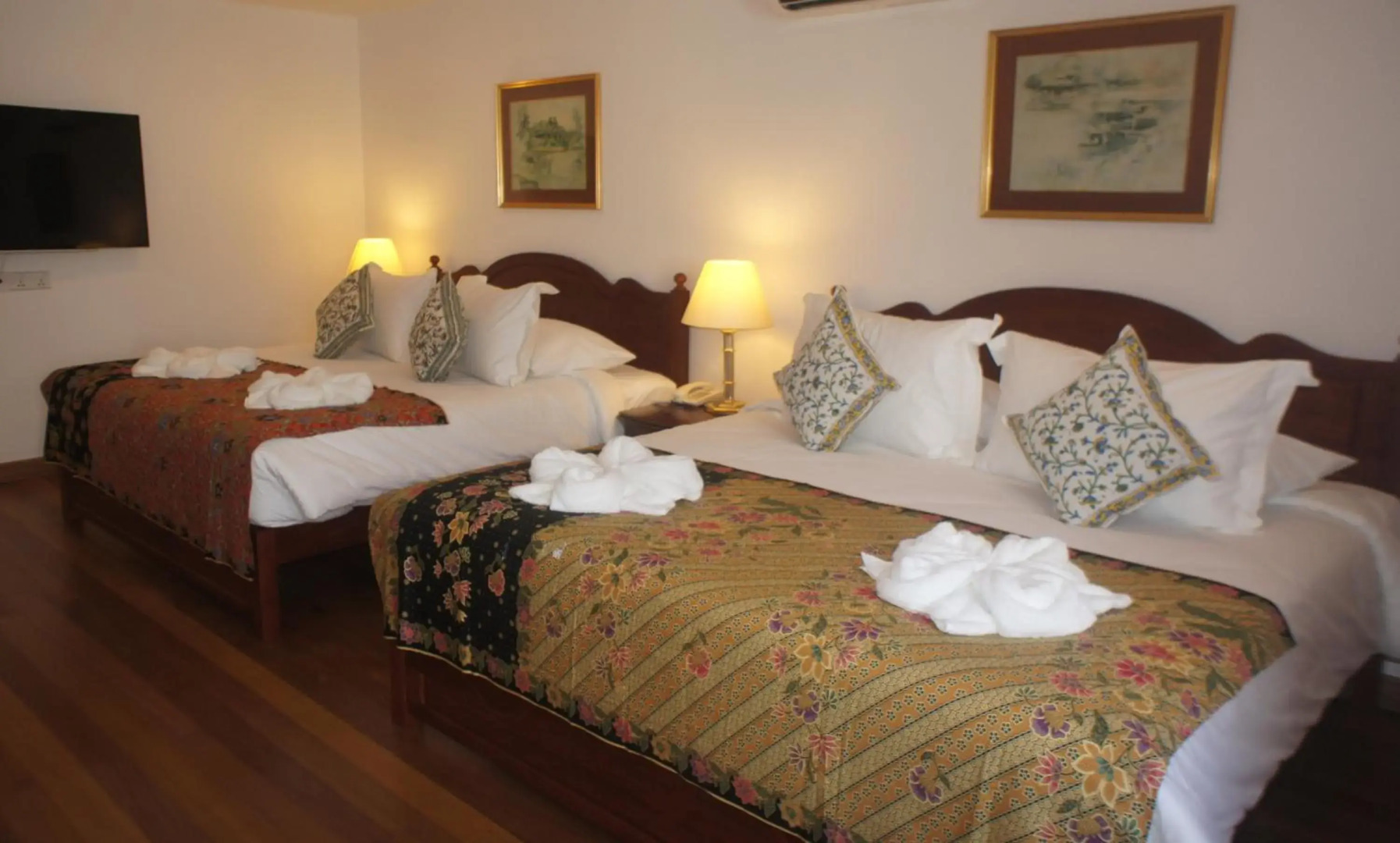 Heeren Straits Hotel