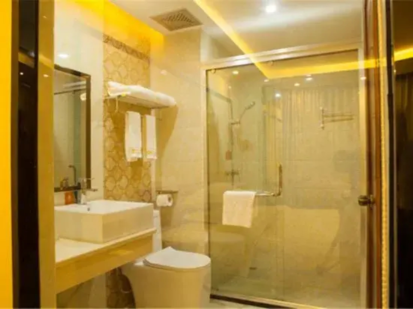 Dongxing Dongyi Hotel (Beilun Avenue Port)