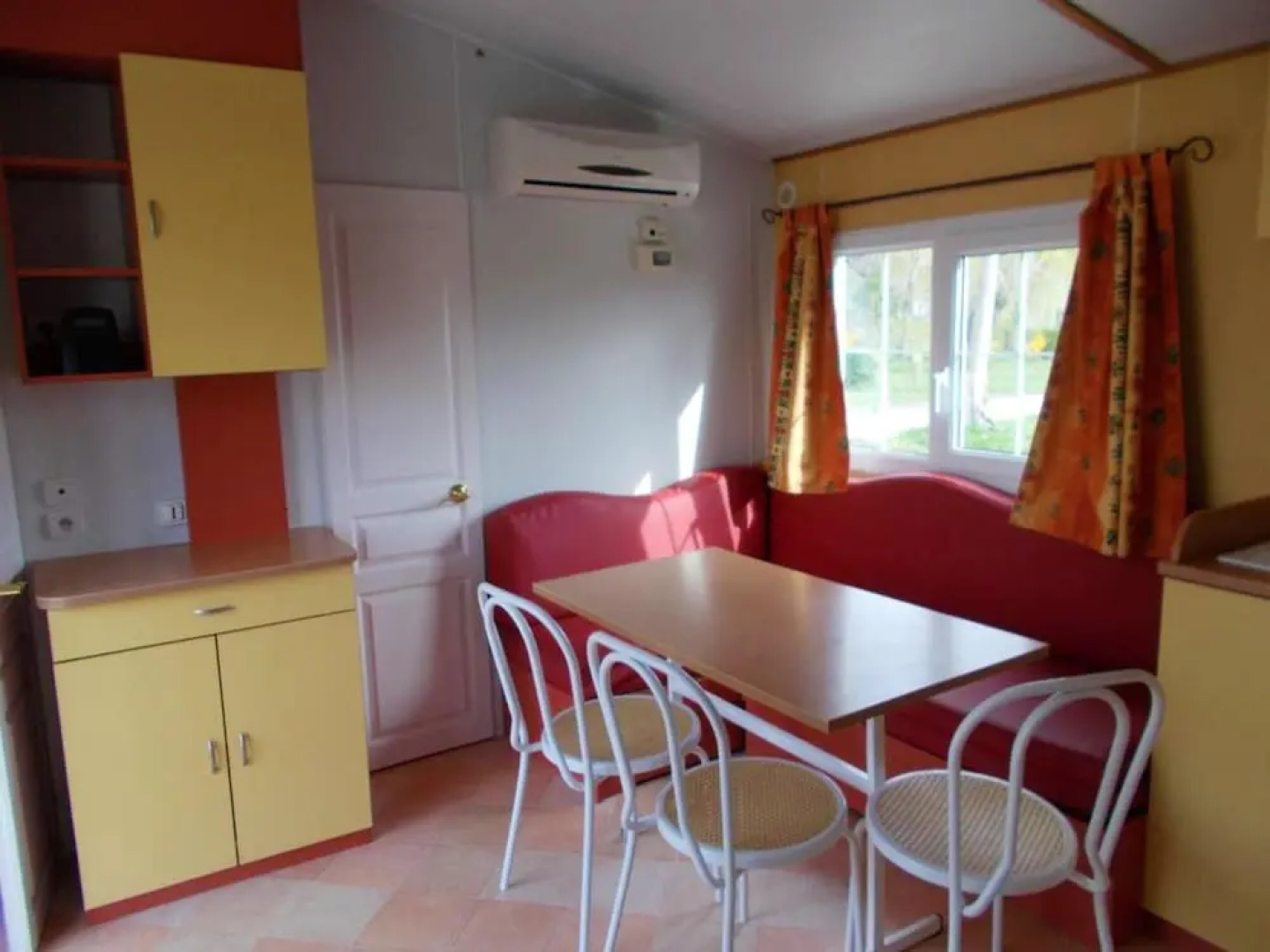 Property With 2 Bedrooms in Beynes, With Furnished Terrace and Wifi - 60 km From the Beach