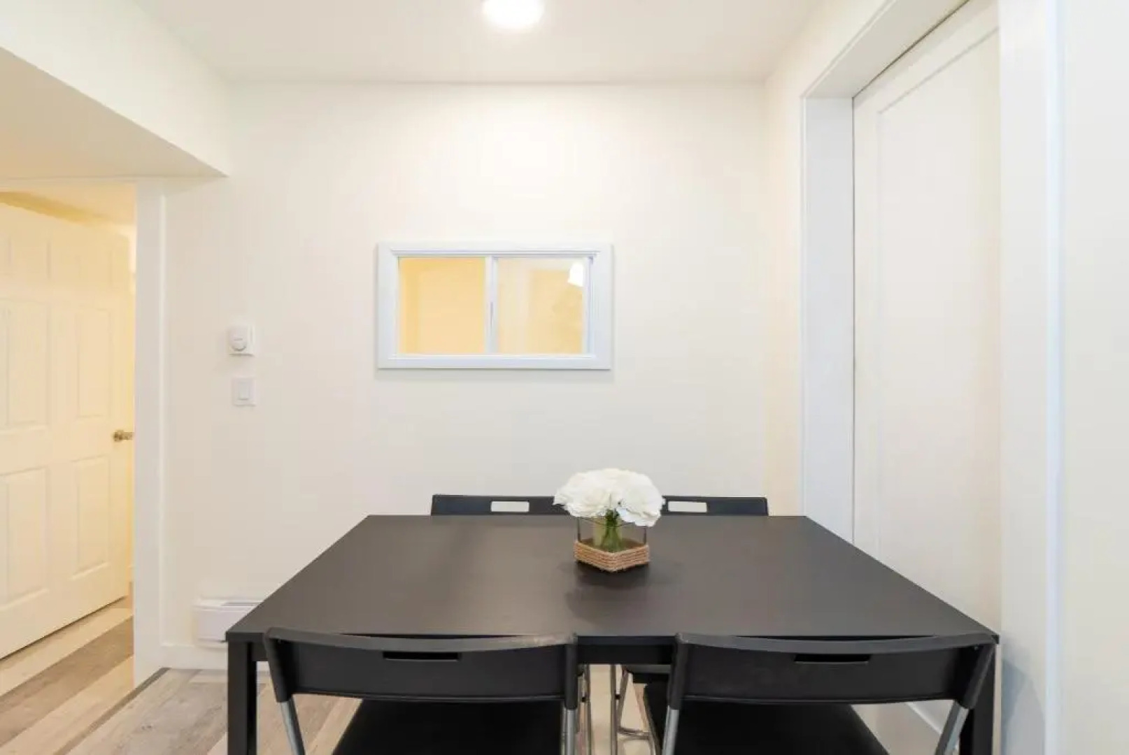 Beautiful 2BR Suite in central West Vancouver