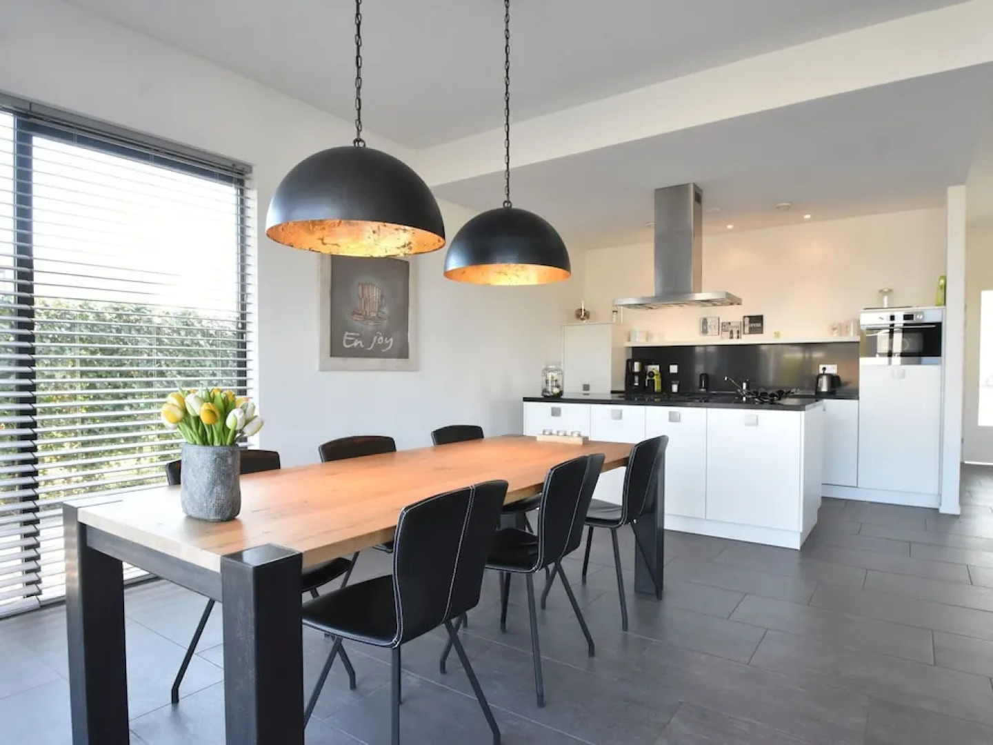 Modern 6-person Villa in a Quiet Spot in the Middle of Nature