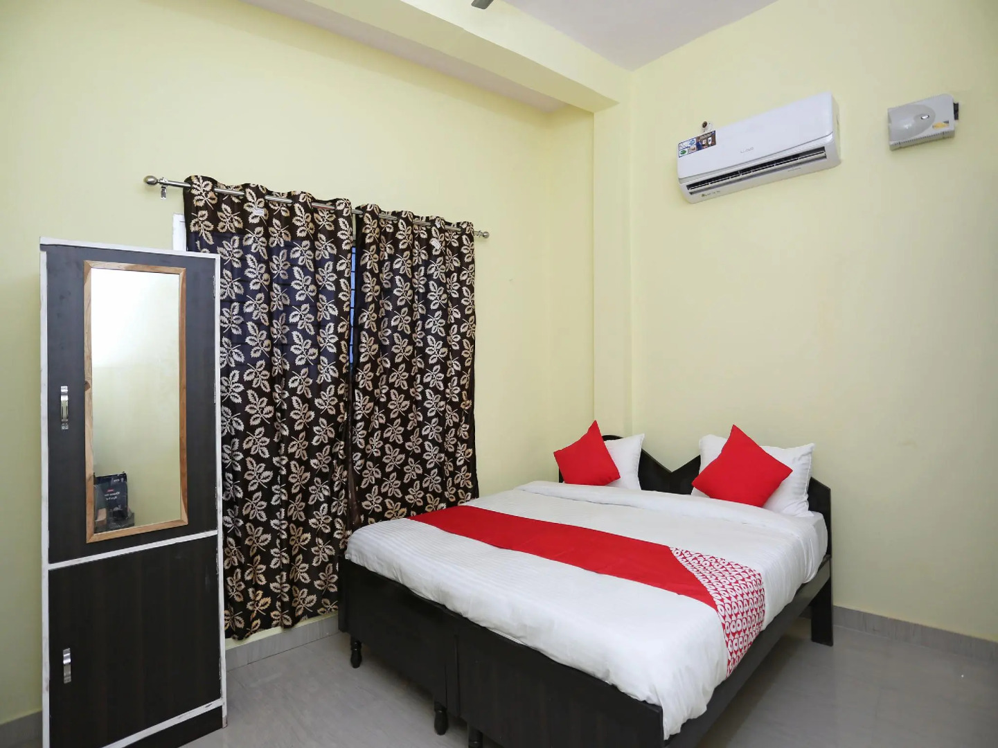 OYO 16386 Tapasya Palace