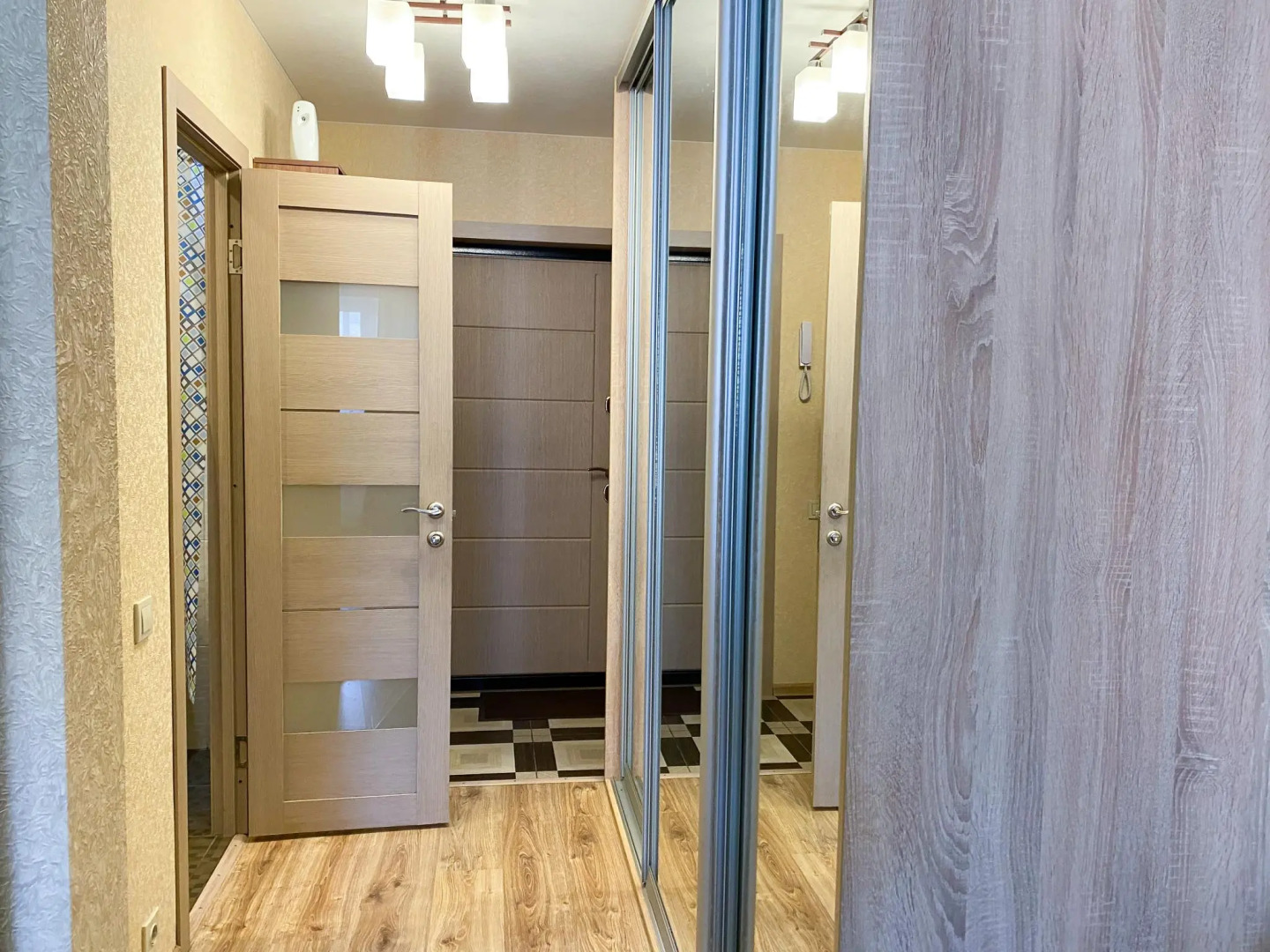 Уют Home (Хоум) на улице Дмитрия Михайлова 1-48