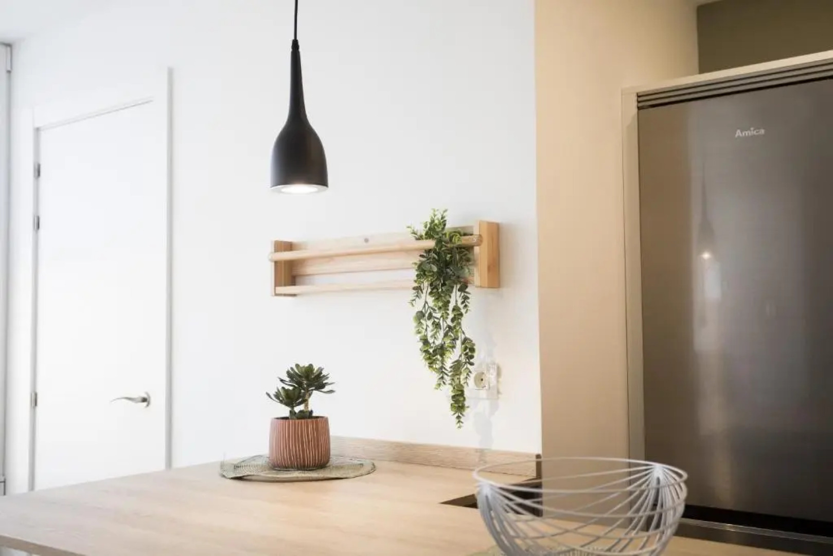 OLABIDE 2 by Smiling Rentals