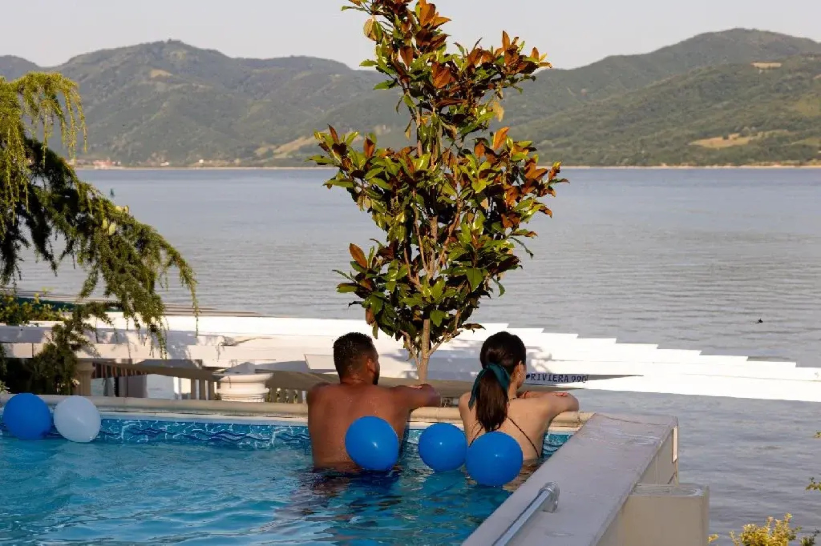 . RIVIERA 990 - Camere de Inchiriat