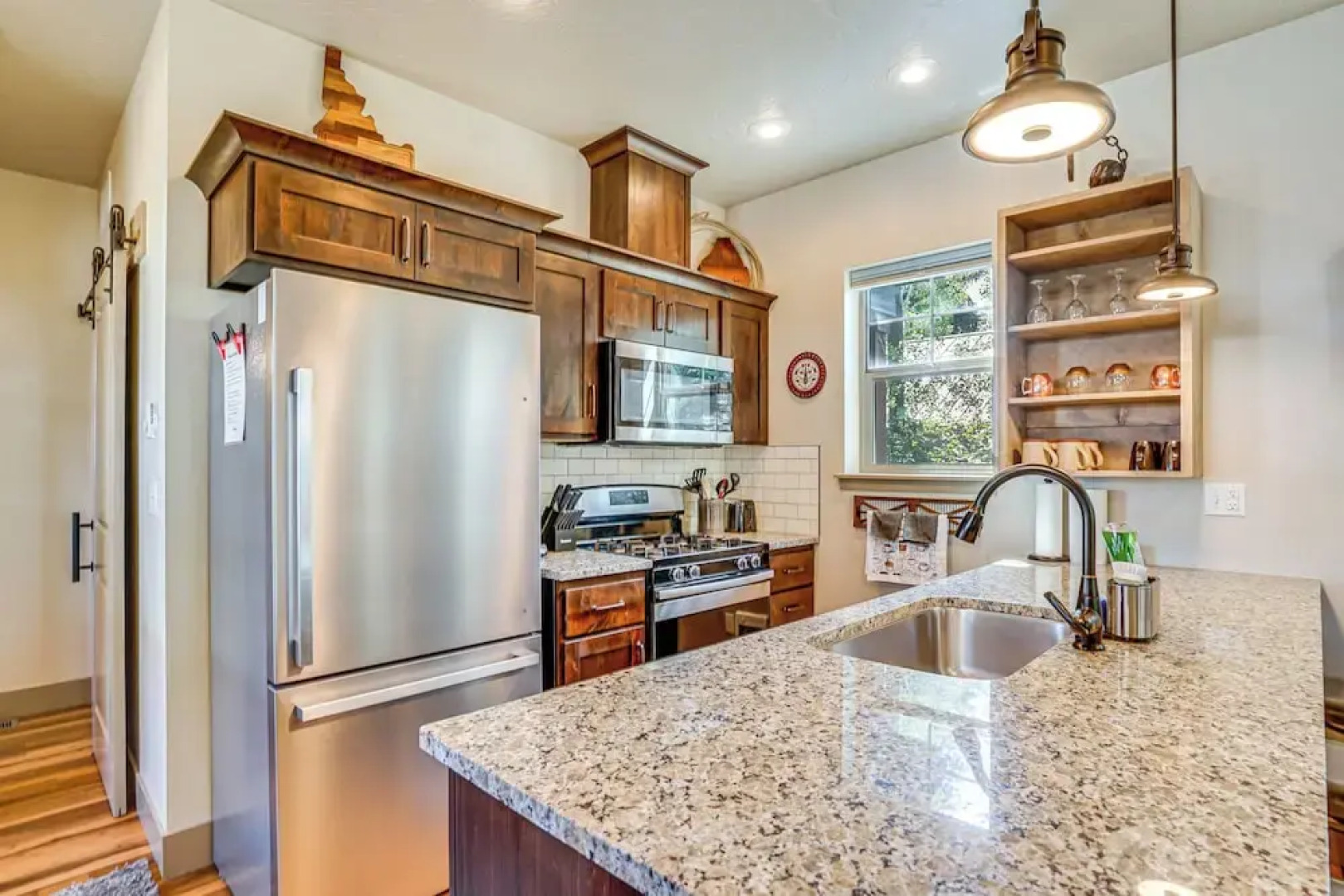 Charming Donnelly Home - 1 Mi to Lake Cascade!