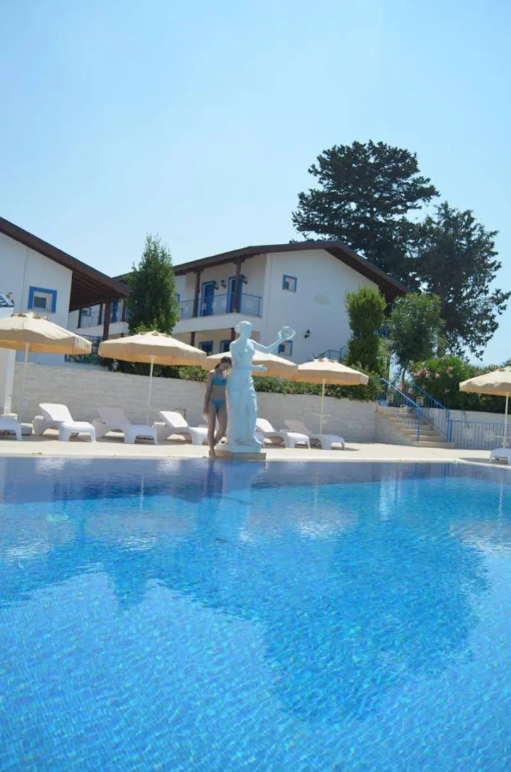 Queen Aphrodite Hotel