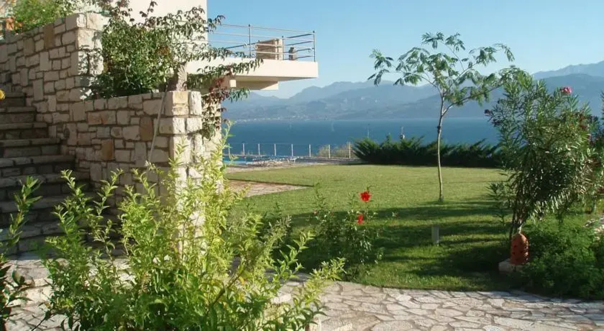 Skaloma Villas Art 1