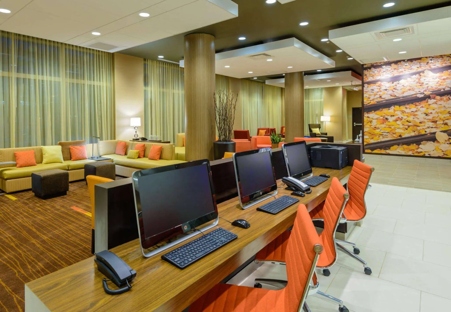 Courtyard Buffalo Downtown / Canalside