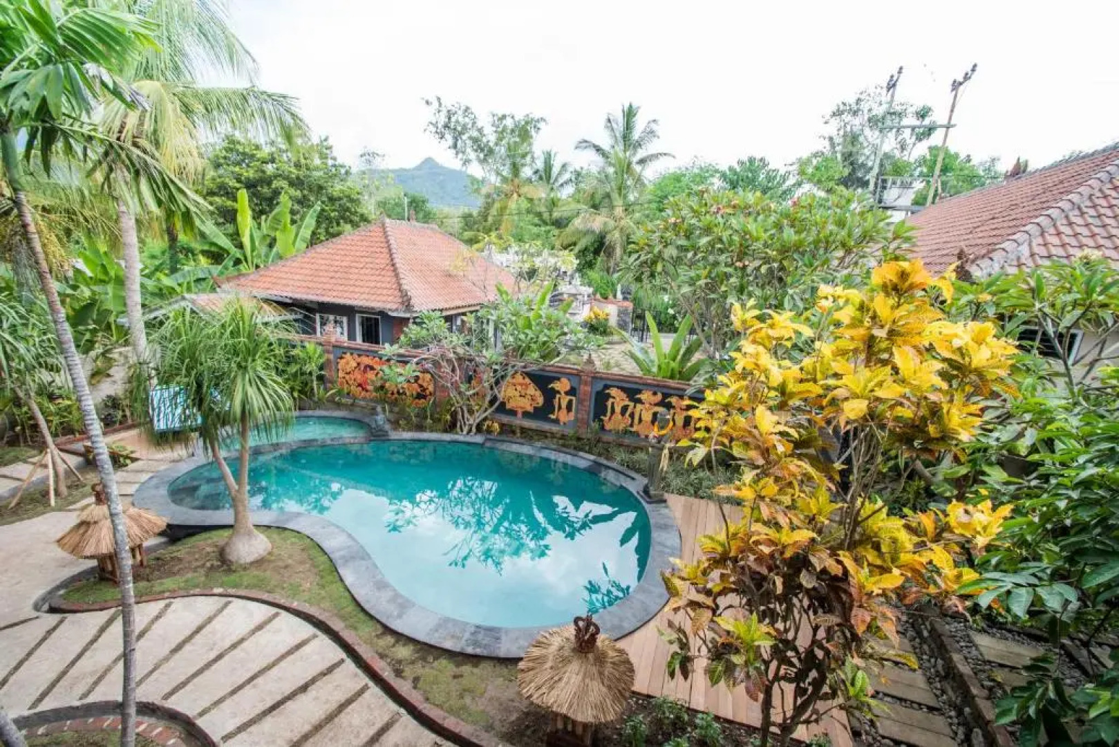 Hobbit's House Homestay