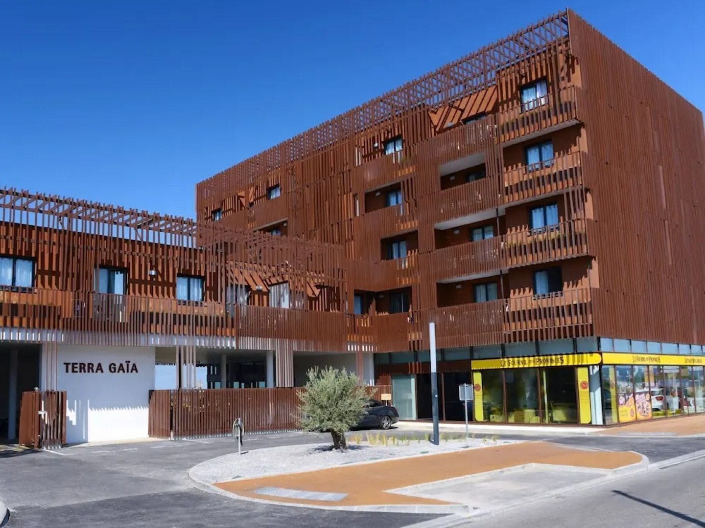 Modern Studio Apartment Located Just 600 m. From the Beach