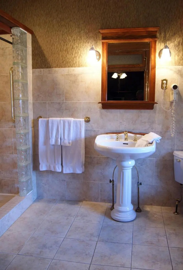 Altland House Inn and Suites