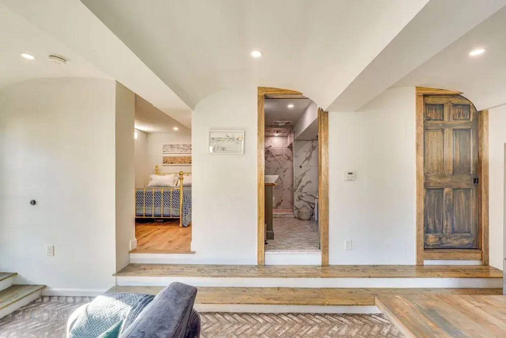 Walk to Waterfront: Chic Hudson Valley Garden Apt