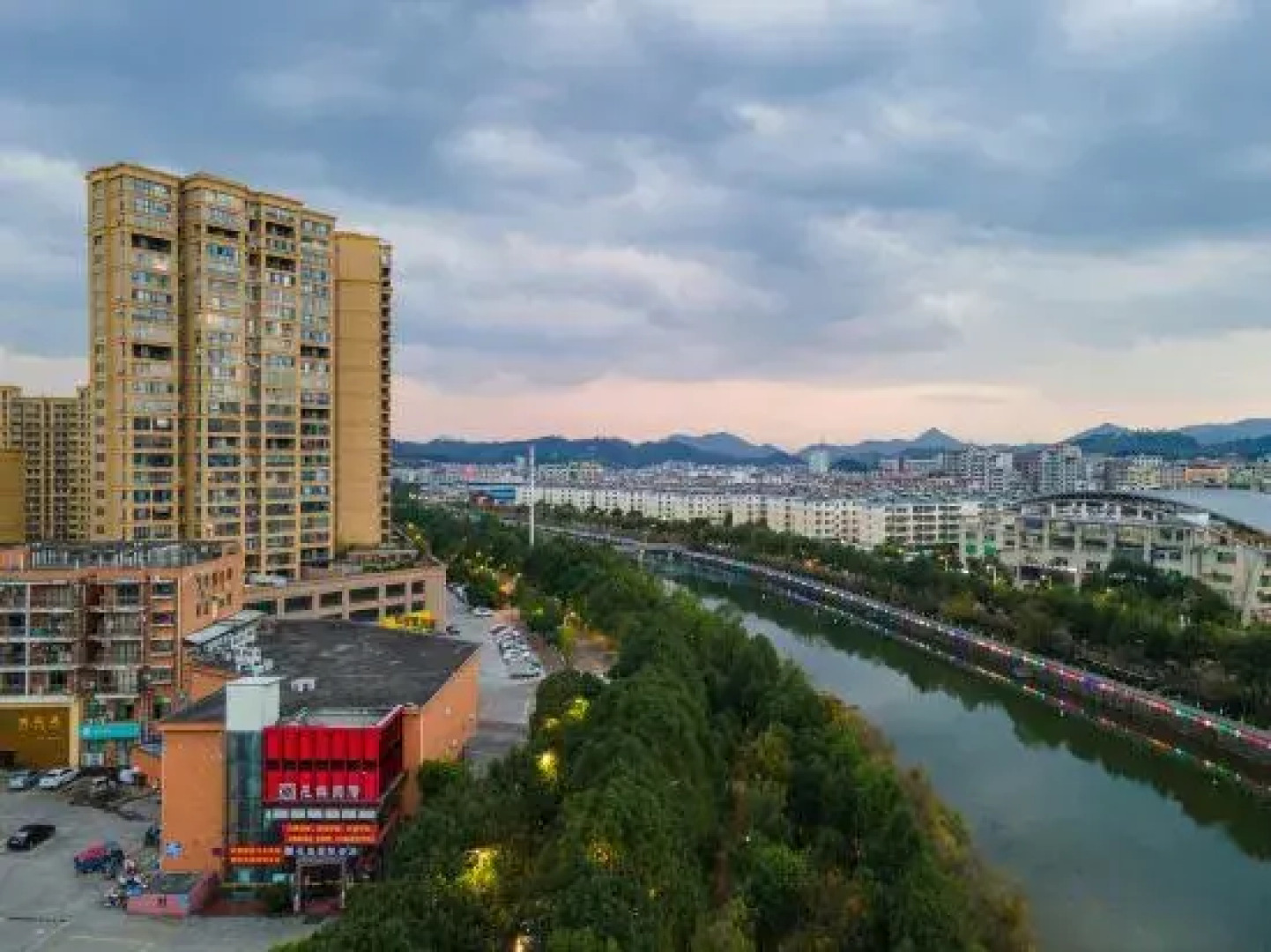 Huaqi International Hotel
