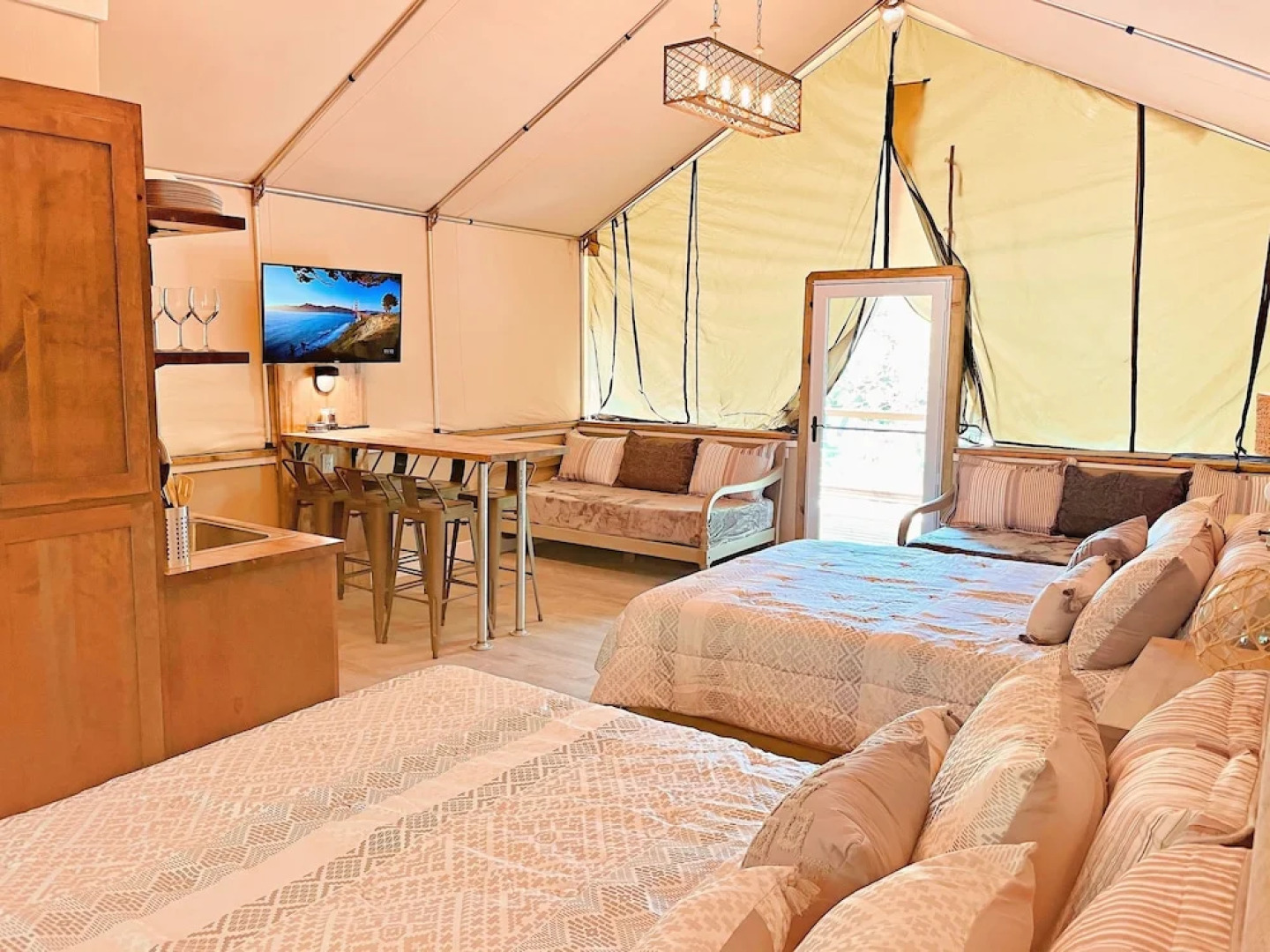 18 Son's Geronimo - Birdhouse Cabin