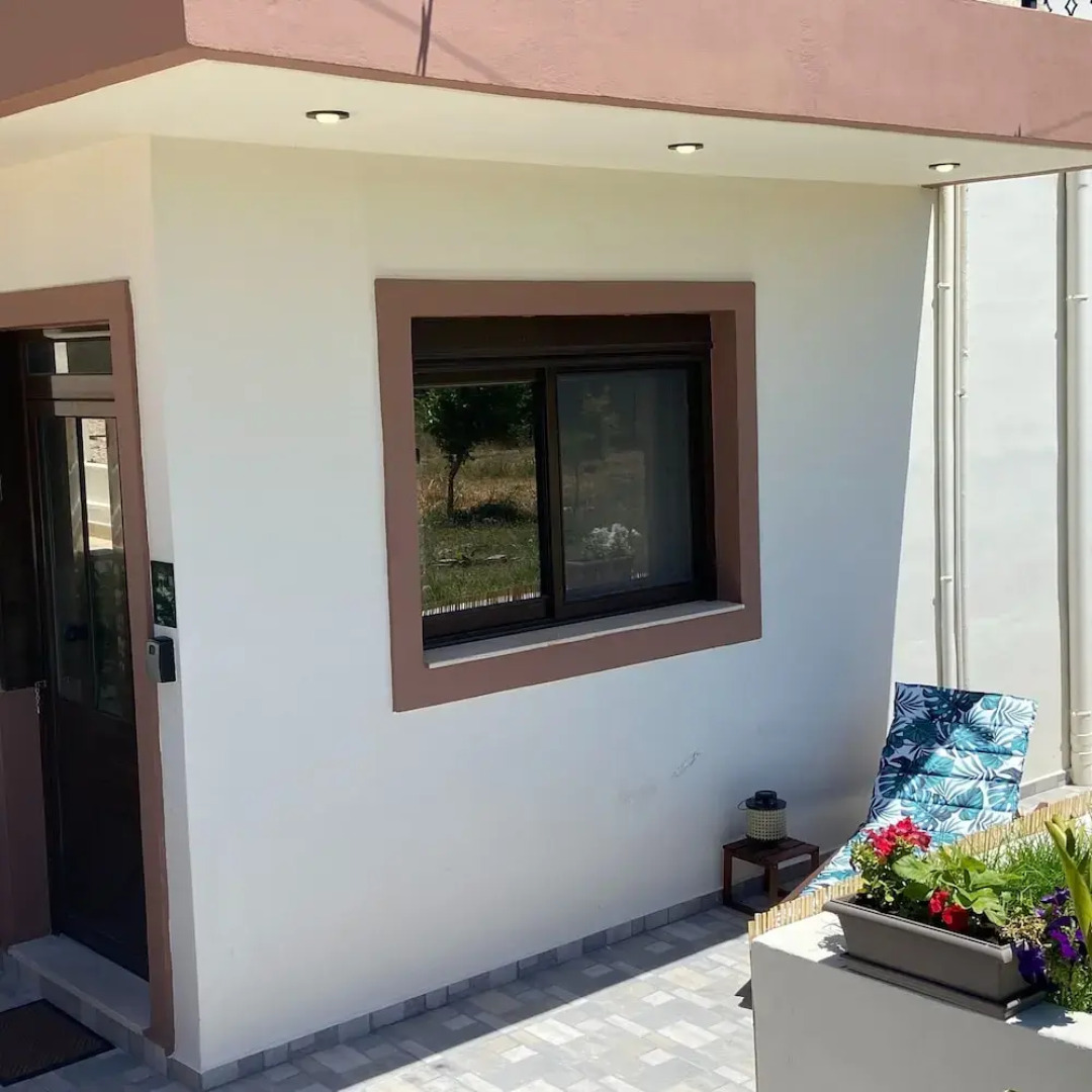 Casa Terra is Near Hillside Area Airport Beach