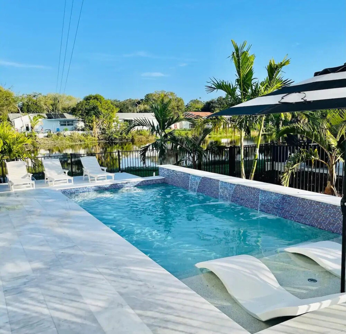 My Kind Of Town 5 Bedroom Home by Redawning