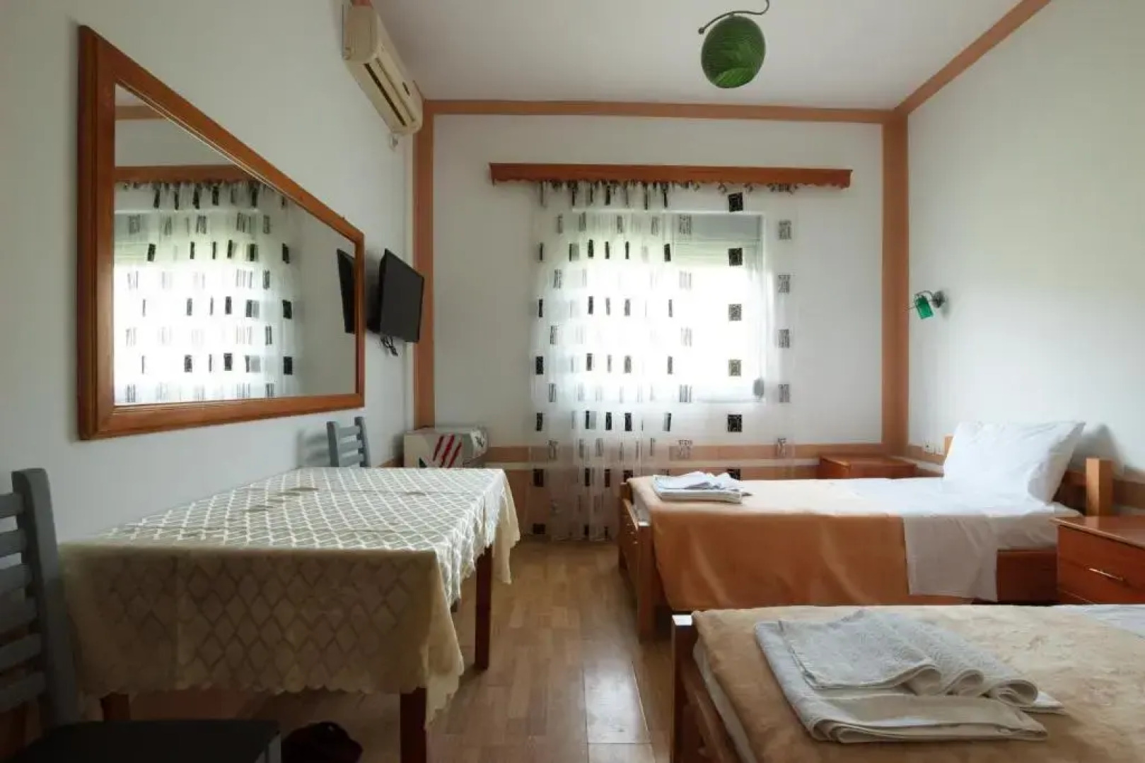 Autogrill, Hotel & Restaurant