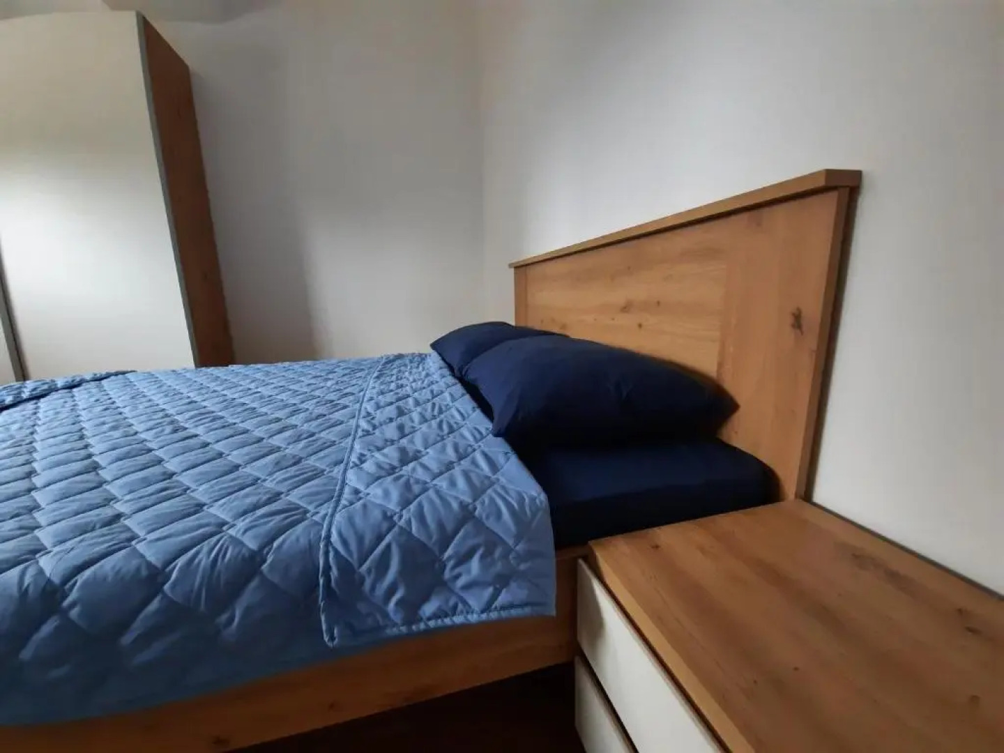 New modern 1 bedroom apartment with free parking